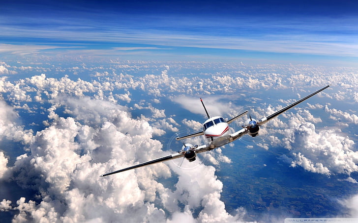 weißes und blaues Flugzeug, Wolken, Flugzeug, HD-Hintergrundbild