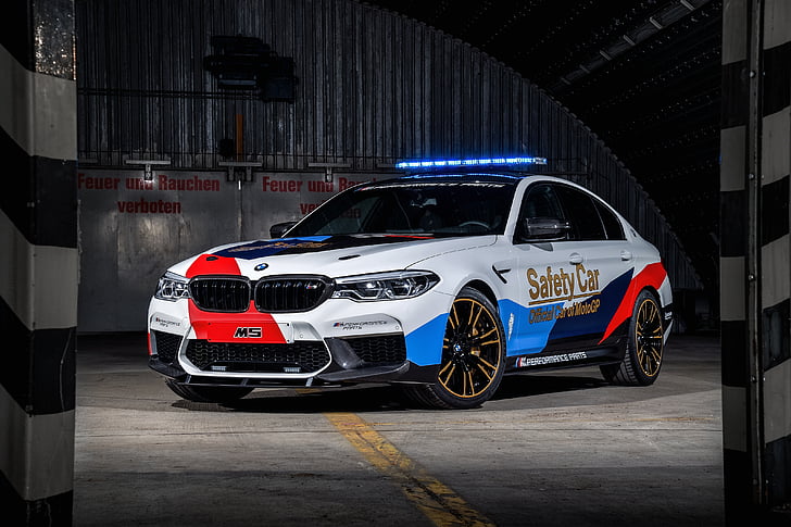 бело-красный седан BMW, BMW M5 MotoGP Safety Car, 2018, 4K, HD обои