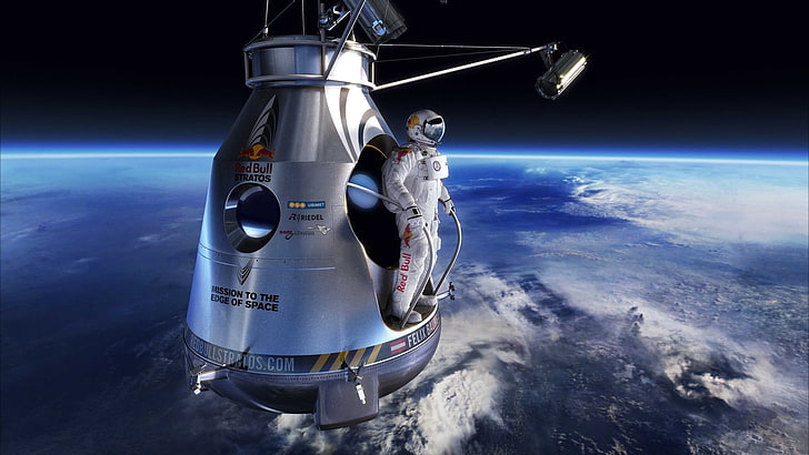 астронавт, мужчины, вид с воздуха, космос, Земля, горизонт, Феликс Баумгартнер, атмосфера, скафандр, шлем, Red Bull, парашютист, прыжки с парашютом, HD обои