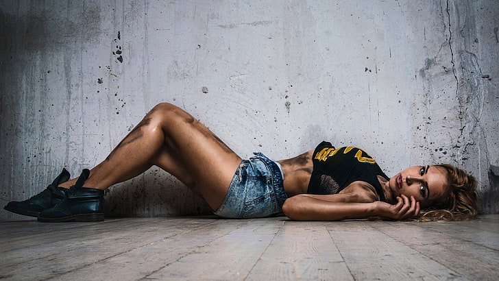 legs, jean shorts, on the floor, women, model, dirty, HD wallpaper