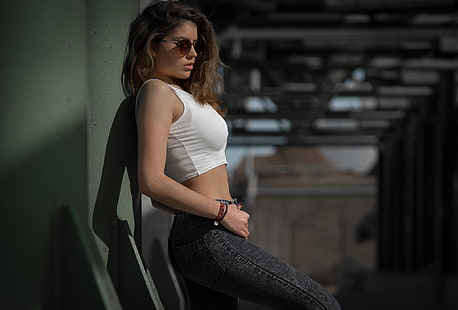 mujer, bronceada, profundidad de campo, jeans, gafas de sol, retrato, perfil, Fondo de pantalla HD HD wallpaper