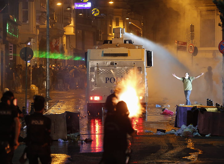 فوضى ، معركة ، حشد ، حريق ، مسيرة ، شرطة ، احتجاج، خلفية HD