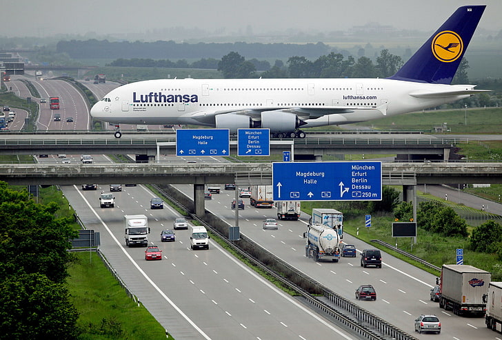white and blue airplane, Road, Bridge, The city, Autobahn, Machine, City, Cars, A380, Airplane, The plane, Lufthansa, Passenger, Airbus, Highway, Airliner, HD wallpaper