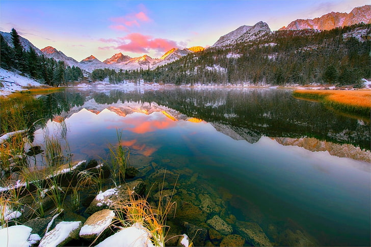 Natur, Landschaft, See, Berge, Wald, Wasser, Reflexion, Sonnenuntergang, schneebedeckte Spitze, Nebel, Schnee, Bäume, HD-Hintergrundbild