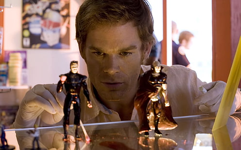 Dexter Morgan, dexter morgan, dexter, michael hall, medical examiner, observation, reflection, situation, HD wallpaper HD wallpaper