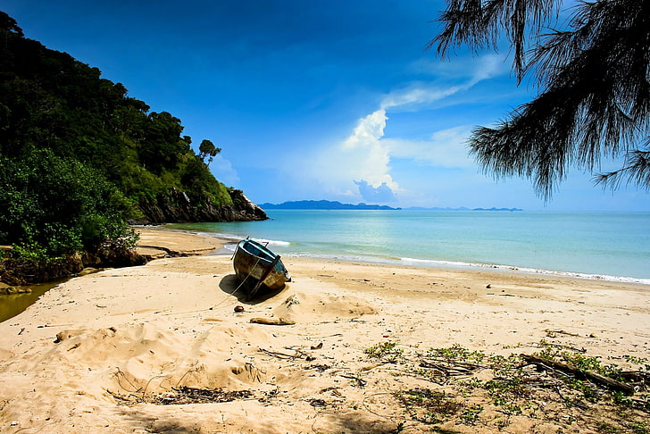 природа, пейзаж, пляж, песок, море, холмы, деревья, кустарники, лодка, облака, остров, Таиланд, HD обои