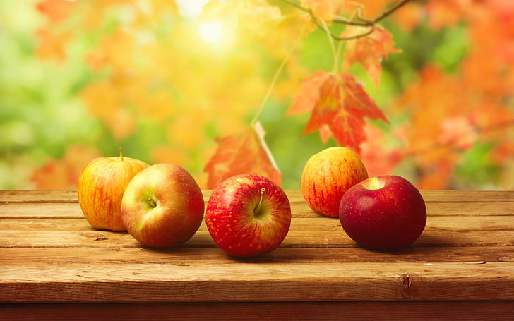 Vendemmia autunnale, mele rosse sul tavolo, deliziosa frutta, cinque frutti di mela rossa, autunno, vendemmia, rosso, mele, tavolo, delizioso, frutta, Sfondo HD