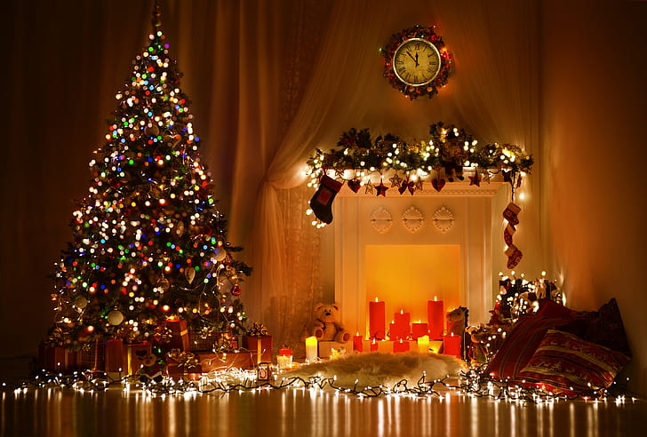 Merry Christmas ağacı, yeşil Noel üç;küçük dize ışıklar, Noel, Merry Christmas, yılbaşı ağacı, mumlar ateş, HD masaüstü duvar kağıdı