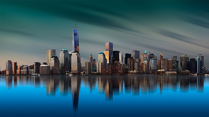 Ilustración de edificios de gran altura, fotografía panorámica del horizonte de la ciudad, paisaje, arquitectura, ciudad de Nueva York, Manhattan, isla, rascacielos, metrópoli, edificio, reflexión, calma, mar, agua, paisaje urbano, horizonte, One World Trade Center, larga exposición,World Trade Center, CGI, Fondo de pantalla HD