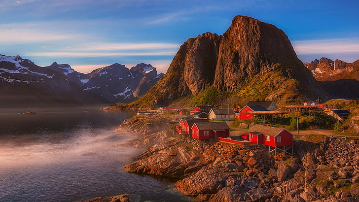 naturaleza, Reine, montaña, reflexión, cielo, Lofoten, Europa, pueblo pesquero, pueblo, fiordo, Noruega, campo, rock, paisaje, área rural, casas rojas, Fondo de pantalla HD