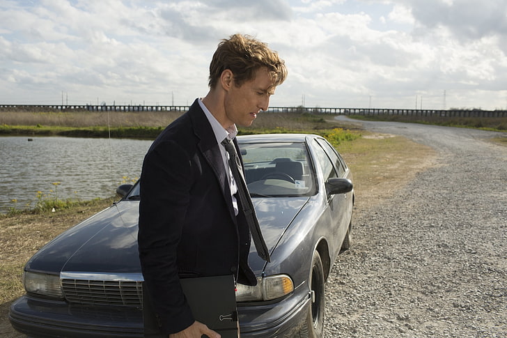 blazer preto masculino, estrada, máquina, o céu, lago, traje, a série, Rast, verdadeiro detetive, Matthew McConaughey, ferrugem cohle, HD papel de parede