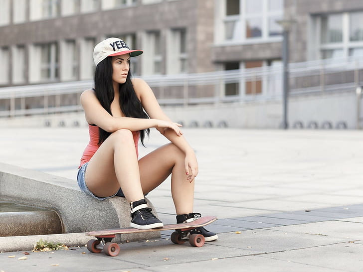 skateboard, duduk, celana pendek jean, gadis, wanita, skateboard, duduk, celana pendek jean, wanita, Wallpaper HD