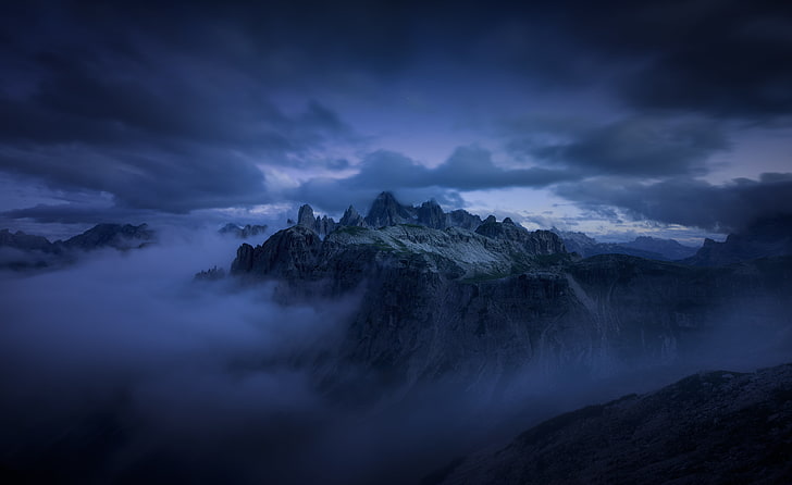montaña gris, naturaleza, fotografía, paisaje, montañas, amanecer, niebla, nubes, acantilado, azul, Alpes, Fondo de pantalla HD