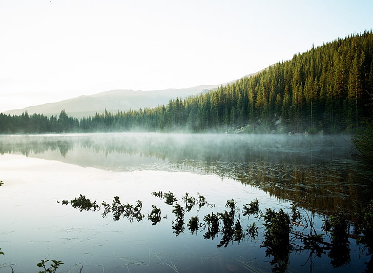 fotografía, naturaleza, paisaje, lago, niebla, bosque, colinas, reflexión, mañana, luz solar, Rocky Mountains, parque nacional, Colorado, Fondo de pantalla HD