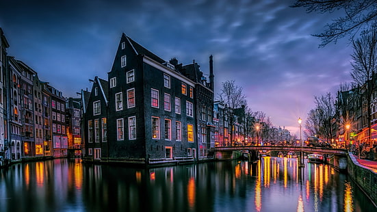 град, Европа, Амстердам, Холандия, нощ, градска зона, метрополия, архитектура, вечер, размисъл, канал, град, забележителност, градски пейзаж, вода, небе, воден път, HD тапет HD wallpaper