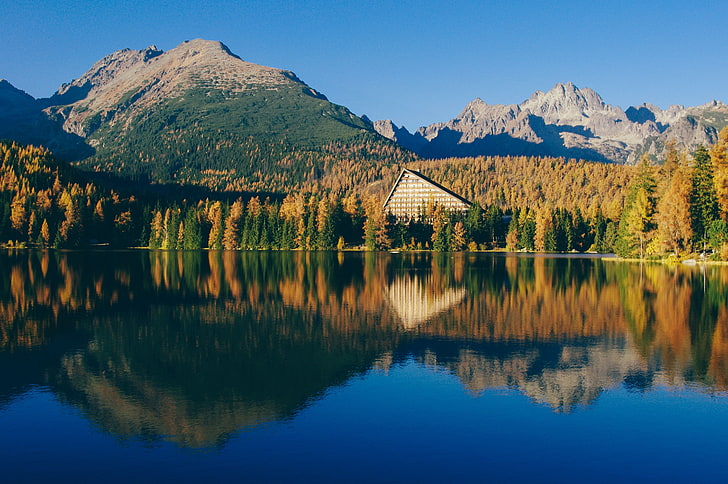 pintura abstracta azul y blanca, lago, montañas, agua, cielo, Fondo de pantalla HD