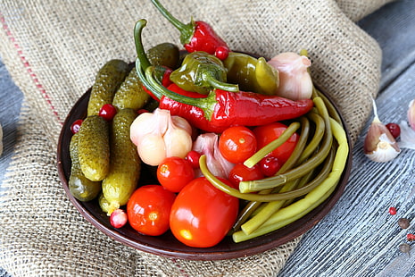 gurka, peppar, grönsaker, tomat, vitlök, pickles, HD tapet HD wallpaper