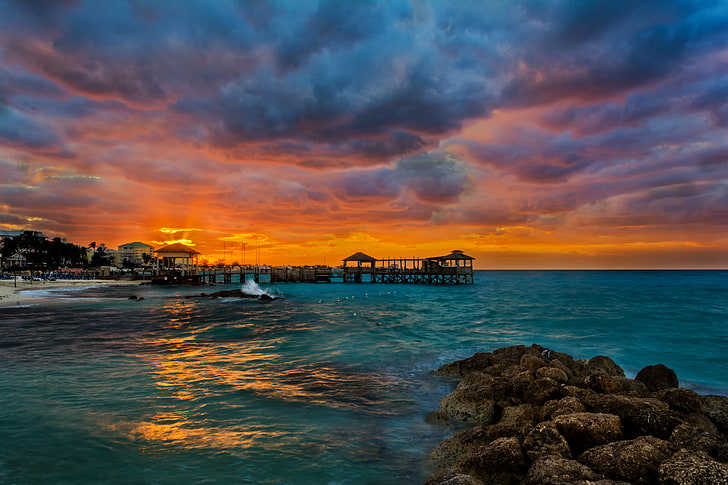 braunes hölzernes Dock, Meer, Strand, Tropen, Steine, Dämmerung, Pier, Bahamas, Nassau, HD-Hintergrundbild