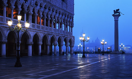 Italy, Venice Square, Italy, Venice Square, Piazzetta Venetian lion, lion of St. Mark, the Doges palace, architecture, lights, evening, fog, HD wallpaper HD wallpaper