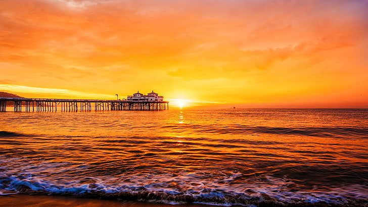 braune und rote abstrakte Malerei, Landschaft, Meer, Pier, Sonnenuntergang, HD-Hintergrundbild