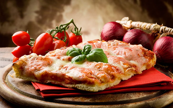İtalyan Pizza dilim, pizza, domates, soğan, gıda, İtalyan mutfak, HD masaüstü duvar kağıdı