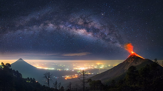 вулкан, извержение вулкана, извержение, Гватемала, Млечный путь, пейзаж, извержения, город, горы, ночь, ночное небо, звезды, галактика, фотография, HD обои HD wallpaper