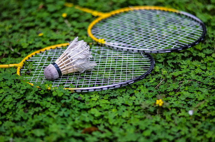 deux raquettes de badminton jaunes, raquette, volant, tennis, Fond d'écran HD