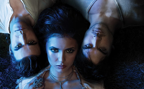 The Vampire Diaries-Elena、Stefan And Damon、women's gold-colored necklace、Movies、Other Movies、Vampire、Film、the Vampire Diaries、Stefan、Damon、nina dobrev、ian somerhalder、love、celebrites、paul wesley、 HDデスクトップの壁紙 HD wallpaper