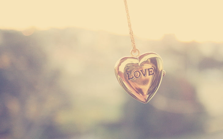 gold-colored heart necklace pendant, pendant, chain, light, love, heart, HD wallpaper