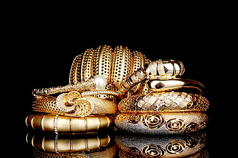 gold-colored bangle lot, macro, reflection, gold, ring, diamonds, bracelet, black background, HD wallpaper HD wallpaper