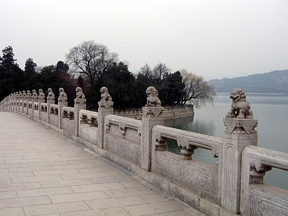 фигурки от сив бетон гаргойл, Китай, мост, река, дървета, статуи, HD тапет HD wallpaper