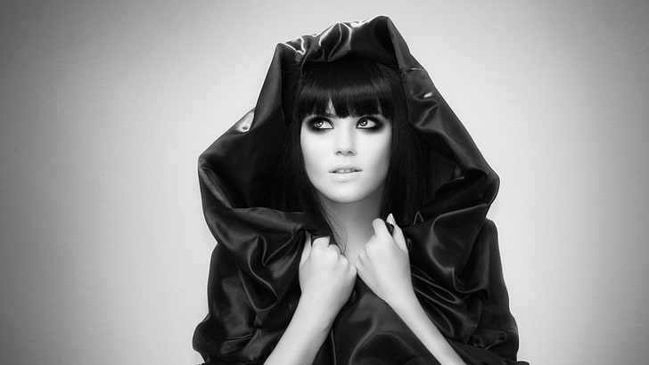 abrigo negro con capucha para mujer, morena, niña, estilo, imagen, blanco y negro, Fondo de pantalla HD