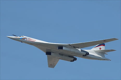 طائرة بيضاء وزرقاء تحلق على الهواء تحت السماء الزرقاء ، السماء ، الصورة ، الرحلة ، الارتفاع ، Tupolev ، الأسرع من الصوت ، الاستراتيجي ، مفجر القاذفة ، طراز Tu-160، خلفية HD HD wallpaper