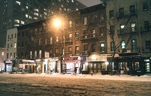 бяла и черна бетонна сграда, САЩ, буря, нощ, Ню Йорк, Манхатън, Ню Йорк, Сняг, Ню Йорк, зима, Америка, Съединени американски щати, снежна буря, Янус, Midtown през нощта, HD тапет HD wallpaper