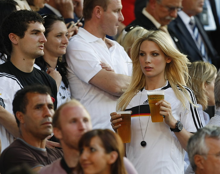 biało-czarna damska koszulka z okrągłym dekoltem Adidas, blondynka, piwo, Niemcy, koszulki sportowe, piłka nożna, modelka, Sarah Brandner, Tapety HD