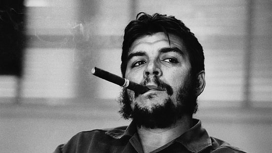 оттенки серого фото человека, курящего табак, Че Гевара, черно-белый, HD обои HD wallpaper