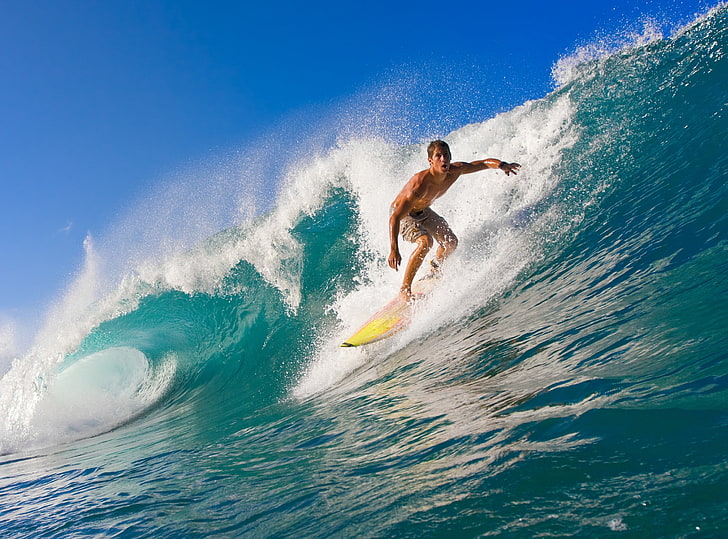 Riding The Wave, żółta deska surfingowa, sport, surfing, jazda konna, fala, Tapety HD