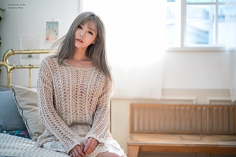 Han Ga Eun, азиатка, модель, длинные волосы, солнечный свет, свободная одежда, в постели, HD обои HD wallpaper