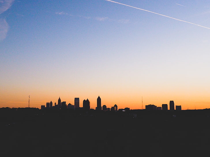 silueta de rascacielos durante el amanecer, ciudad, paisaje urbano, horizonte, horizonte, estelas de vapor, Fondo de pantalla HD