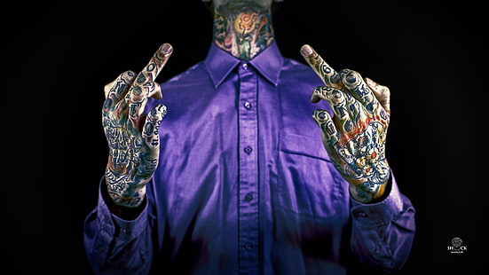 fioletowa koszula męska zapinana na guziki, tatuaż, koszula, Tapety HD HD wallpaper