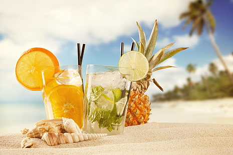 dos vasos transparentes, mar, playa, cóctel, verano, fruta, fresco, paraíso, bebida, tropical, Fondo de pantalla HD HD wallpaper