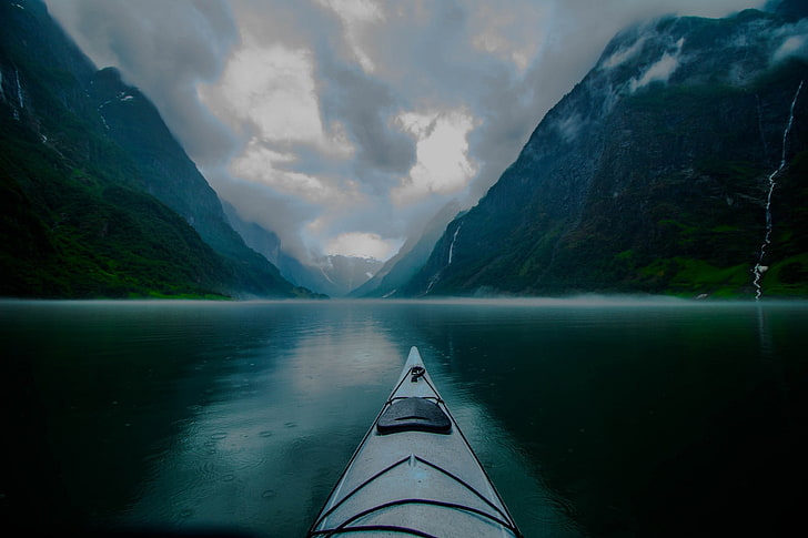 boat in middle of body of water during dayttime, landscape, nature, kayaks, fjord, mountains, mist, clouds, creeks, Norway, morning, blue, rain, HD wallpaper