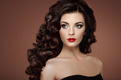 schwarzes trägerloses Top der Frauen, langes Haar, einfacher Hintergrund, Make-up, Gesicht, Porträt, Modell, HD-Hintergrundbild HD wallpaper