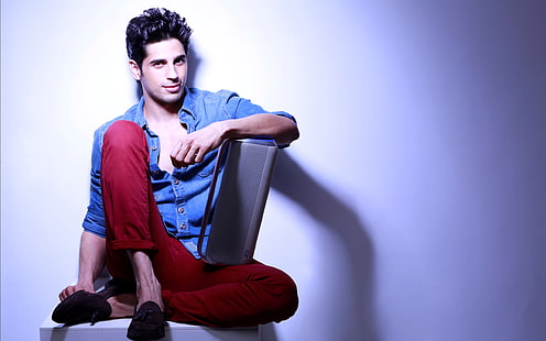 Handsome Siddharth Malhotra, men's blue collared button-up shirt and red pants, Bollywood Celebrities, Male Celebrities, bollywood, actor, handsome men, HD wallpaper HD wallpaper