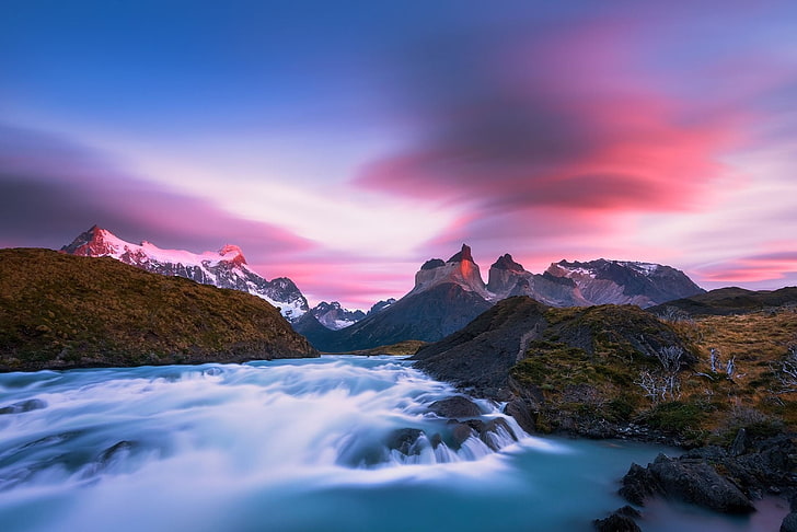 поток близо до скална формация, фотография, природа, пейзаж, сутрин, слънчева светлина, река, планини, снежен връх, облаци, национален парк Torres del Paine, Патагония, Чили, HD тапет