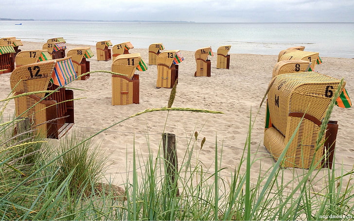 brown wicker bench on seashore during daytime, seat, sea, beach, sand, HD wallpaper