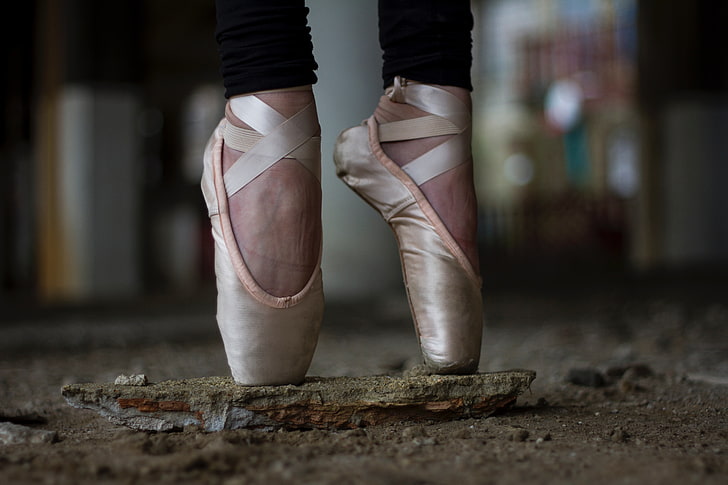 Paar goldene Zehenschuhe, Pointe, Ballerina, Beine, HD-Hintergrundbild