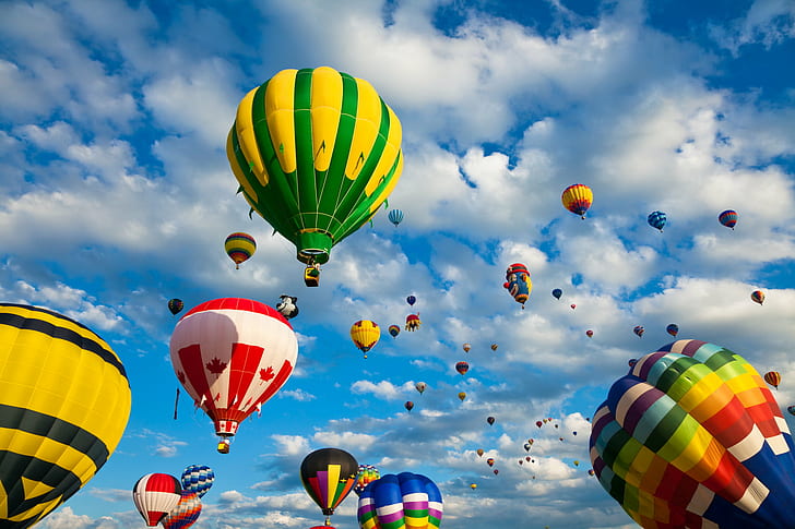 разнообразни балони с горещ въздух под сиви облаци през деня, балони с горещ въздух, сиви, облаци, през деня, балон с горещ въздух, балони, монголфиер, авиация, транспорт, шоу, събитие, фестивал, полет, полет, скок, нагоре, кръг, обект, обекти, фон, сцена, живописен, пейзаж, отвън, на открито, кленови листа, листа, Канада, канадски, красота, красив, хубав, епичен, пътуване, туризъм, небе, облак, син, циан, оранжев, пурпурен, виолетов, лилав , зелена дъга, цвят, цветове, цвят, цветове, цветен, жив, запас, ресурс, изображение, картина, ca, WOW, балон с горещ въздух, летящ, въздух, приключение, кошница, многоцветен, въздушно превозно средство, топлина - температура, dom, жълто, забавно, червено, развлекателно преследване, лято, спорт, природа, HD тапет