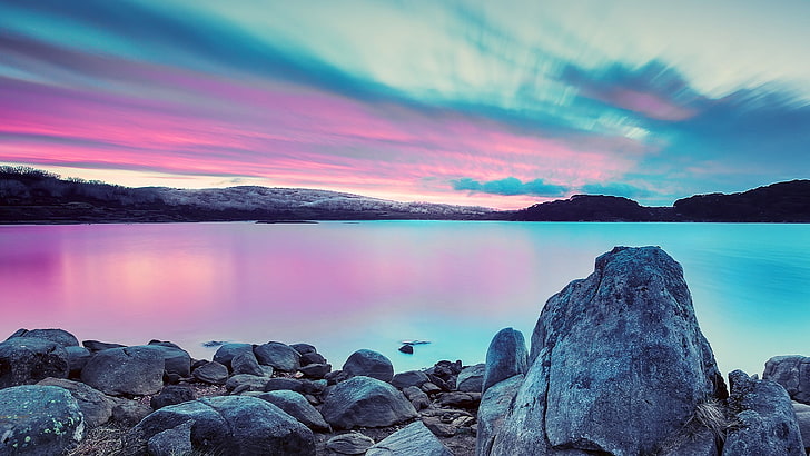 серая каменная формация, природа, пейзаж, небо, скалы, камни, озеро, розовый, голубой, скалы, вечер, HD обои