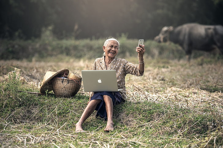 old people, field, mac book, HD wallpaper